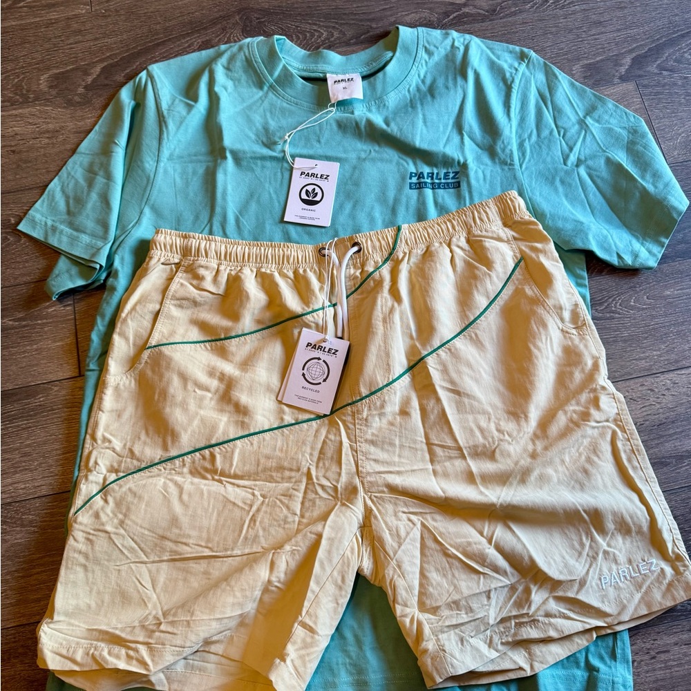 Parlez top and bottom fit. T-Shirt + Shorts Combo